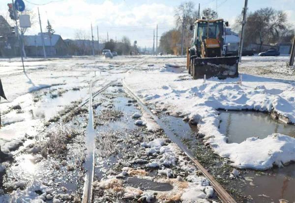 В Николаеве из-за аварийных работ остановили движение трамвая 11-го маршрута