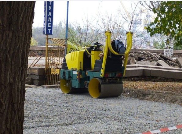 Незаконное строительство на Флотском бульваре могут продолжить: суд вернул арестованную технику предприятию