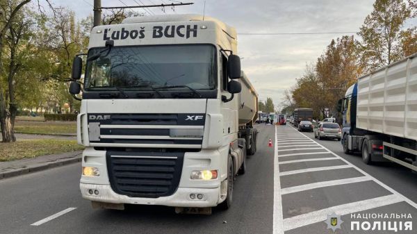 В Николаеве на ПГУ под колеса фуры попал пешеход