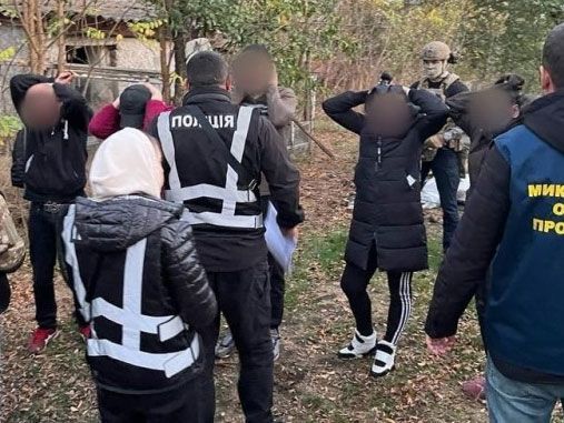 В неприметной хате захолустного села на Николаевщине изготавливали наркотики в промышленных масштабах