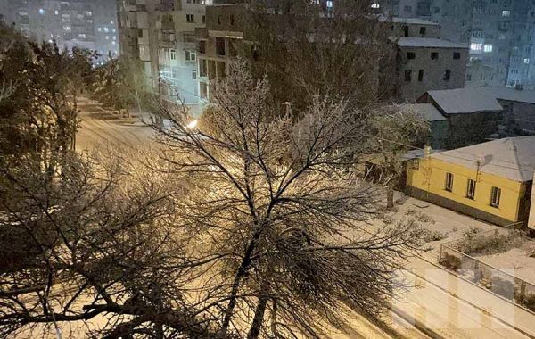 В Николаеве начали обработку улиц противогололедными смесями