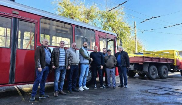 Николаев подарил Херсону троллейбус