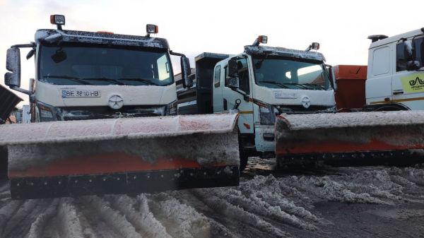 Коммунальные службы Николаева ночью очищали автодороги