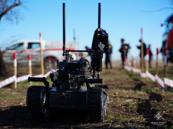 В Николаевской области применили роботизированный комплекс для уничтожения противотанковых и противопехотных мин