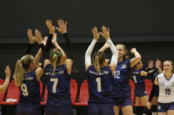 Николаевские волейболистки «прикарпатский» тур начали с победы