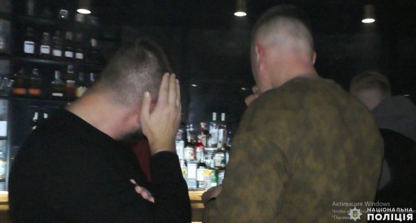 Центр Николаева в комендантский час: веселье в ночных клубах, пьяные подростки и таксисты без лицензий