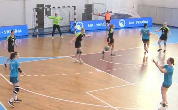 Гандболистки николаевского «Реала» провели трудный поединок с девятикратными чемионками Украины