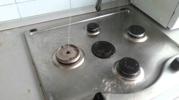 В николаевской многоэтажке в газовую систему по неизвестным причинам попала вода