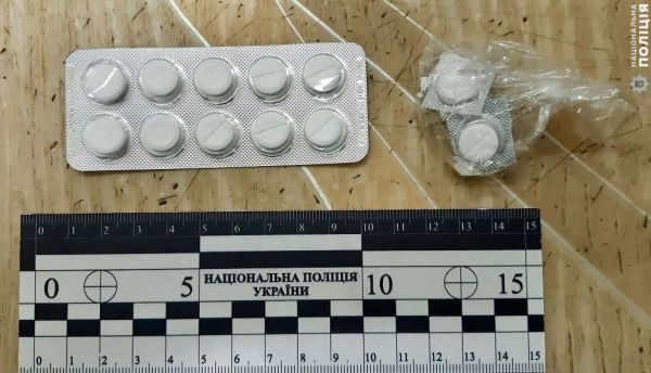 Вознесенские полицейские задержали сотрудника исправительной колонии, который продавал наркотики заключенным