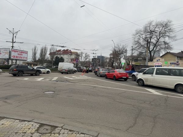 На Пушкинском кольце в Николаеве образовалась огромная пробка