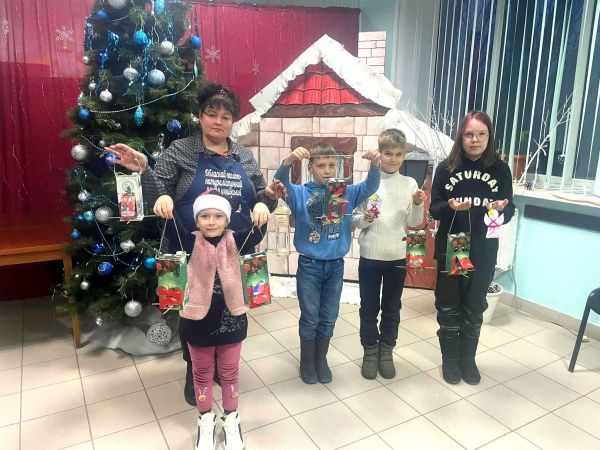 Маленькие николаевцы изготовляли кормушки для птиц из тетрапаков