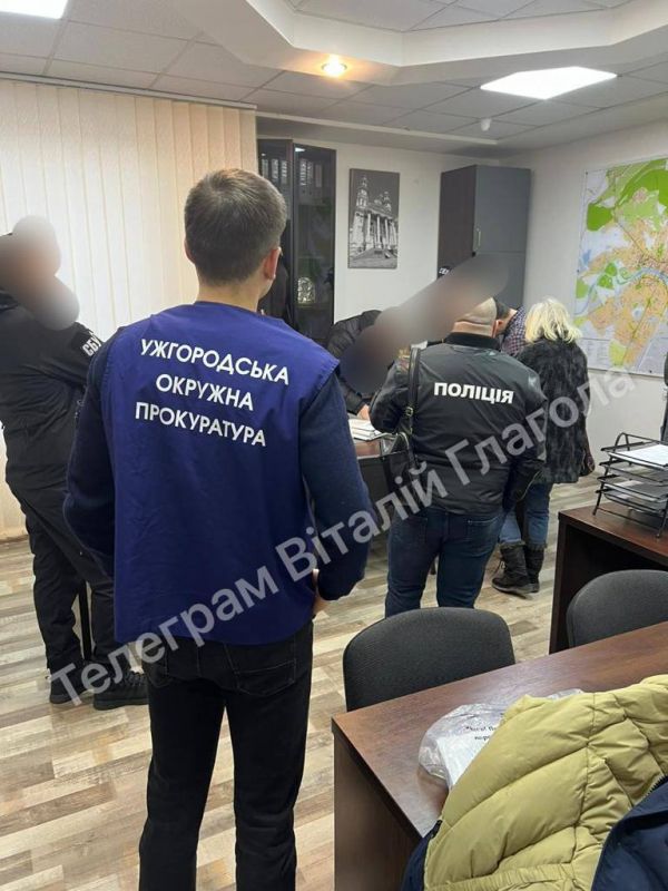 В мэрии Ужгорода с утра идут обыски