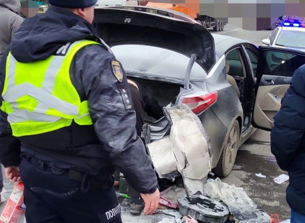 К николаевским патрульным, которые оформляли ДТП подъехал горящий автомобиль
