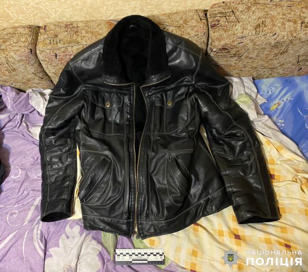 Забрали куртку и телефон: в Николаеве двое знакомых ограбили парня