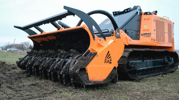 На Николаевщине показали и испытали мультизадачную норвежскую технику для разминирования (фото)