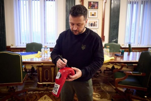 К сбору средств на ремонт знаменитой школы бокса в Николаеве присоединились Владимир Зеленский, звезды спорта и эстрады