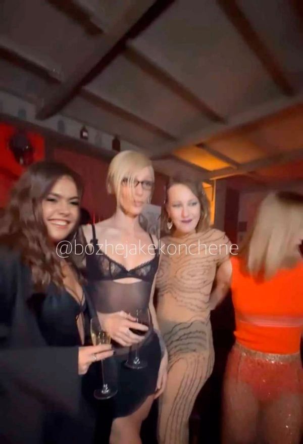 Сожительница путина Кабаева тоже зажигала на «голой вечеринке»