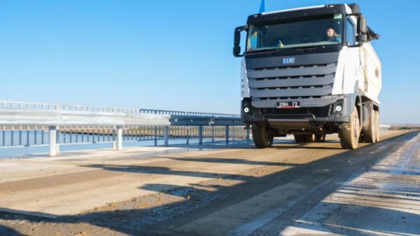 На Николаевщине военные отстроили мост, разрушенный в результате подрыва Каховской ГЭС