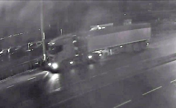 Полиция разыскивает водителя фуры, который устроил аварию в Николаеве и скрылся с места ДТП