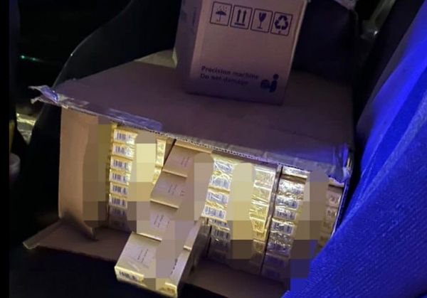 В Николаеве водитель, перевозивший партию сигарет без акциза, нарушил ПДД перед патрульными