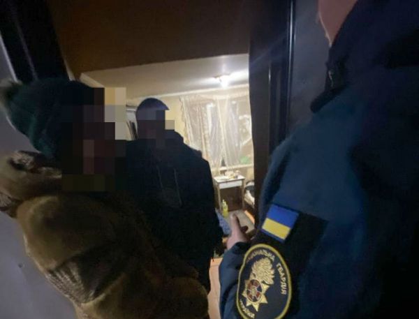 Николаевские нацгвардейцы привезли в райотдел пьяного мужчину, который избил отца