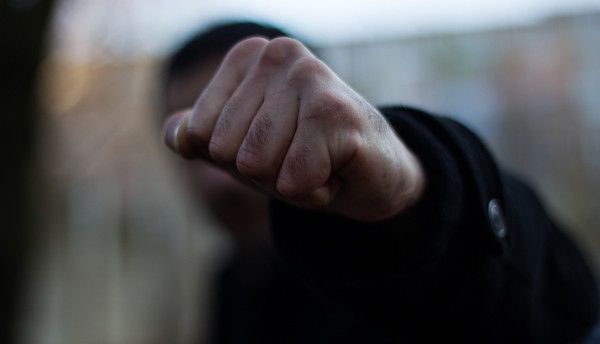 В Николаеве поймали грабителя, снявшего с парня на улице кроссовки