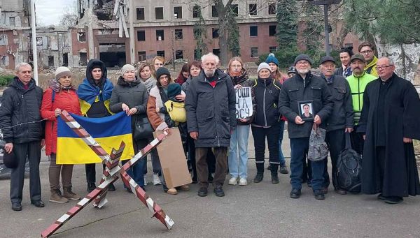 В Николаеве возле уничтоженного здания на Соборной площади почтили павших на войне с оккупантами