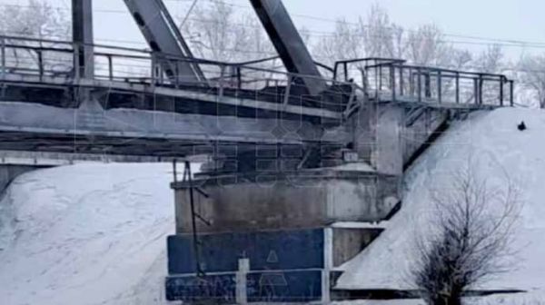 Утром в рф взорвали опору железнодорожного моста
