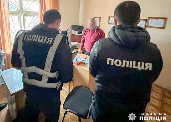 Начальник медчасти Арбузинской колонии затребовал и получил взятку от заключенного