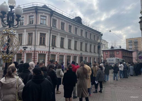 «Полдень против путина» – очереди по всему миру к избирательным участкам растянулись на километры