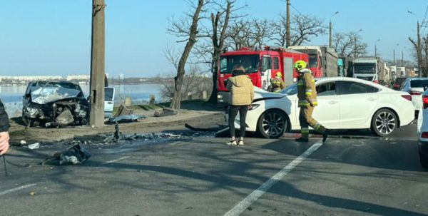 В Николаеве опять огромные пробки из-за аварии на Варваровском мосту
