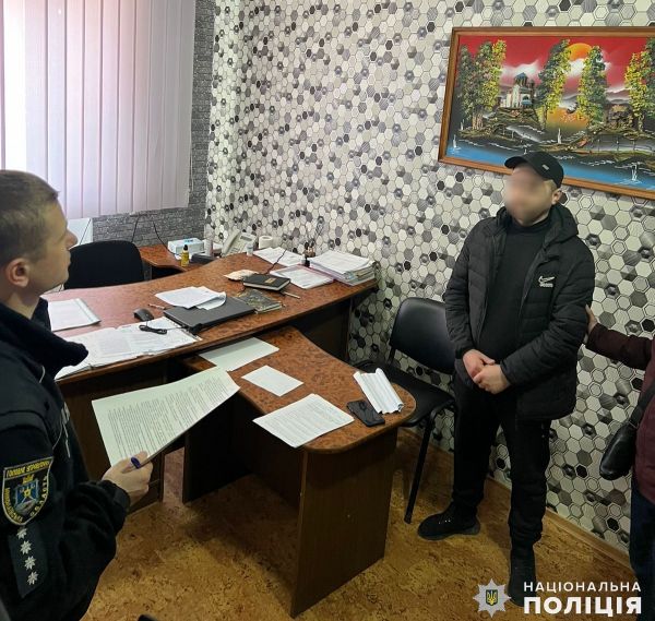 В Николаевской области иностранец давал взятку в 20 тысяч гривен полицейскому