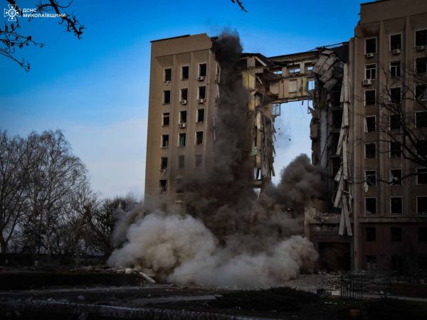 Два года назад российские оккупанты нанесли ракетный удар по админзданию на улице Адмиральской в Николаеве