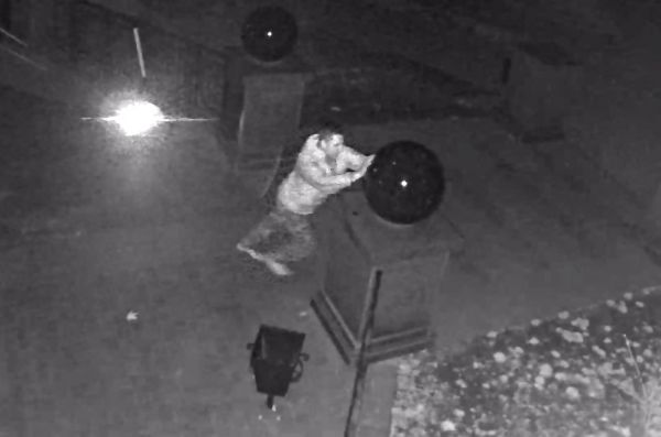 Во время комендантского часа вандалы раскурочили фонтан в николаевском сквере «Сердце города» (видео)