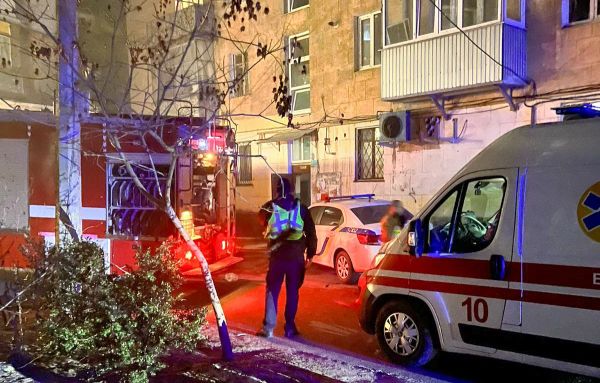 Пока николаевские полицейские искали пропавшего ребенка, пожарные спасали его мать из горящей квартиры