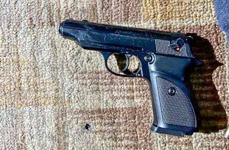 В Николаеве пьяный мужчина стрелял из окна многоэтажки по двору