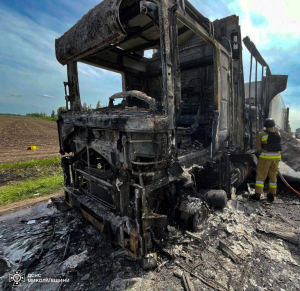 На Николаевщине на трассе сгорела фура с пивом