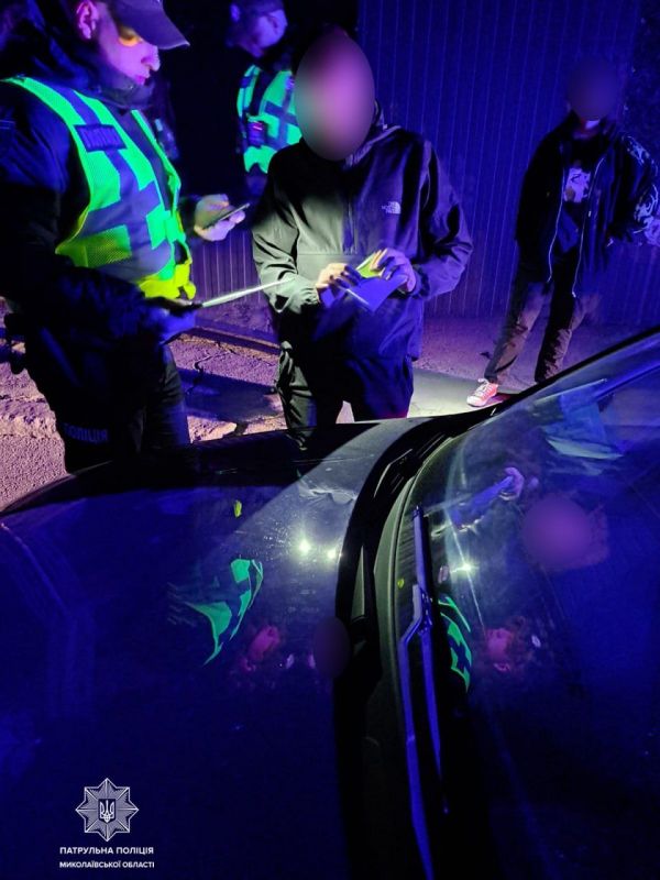 По ночному Николаеву водитель на Volkswagen ездил пьяным и на красный свет