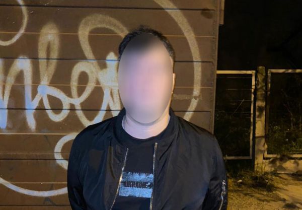 В Николаеве задержали сутенера, который вербовал девушек для секс-работы