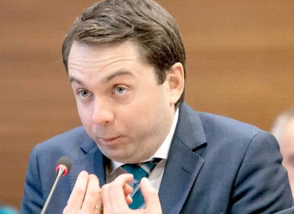 На встрече с жителями Мурманска губернатора пырнули ножом в живот