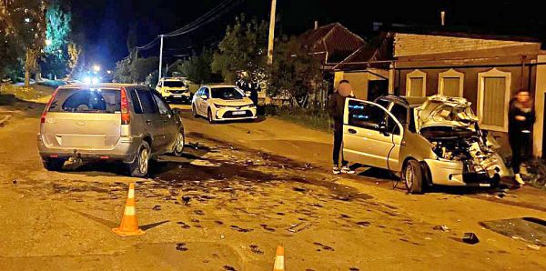 В Николаеве на пустой дороге не разъехались две маленькие машинки: пять человек в больнице