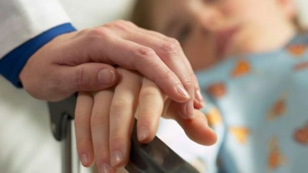 В Киеве госпитализировали трех детей, которые отравились гуманитарным шоколадом с каннабисом