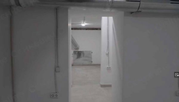 В Николаеве обустроили еще два укрытия в жилых домах