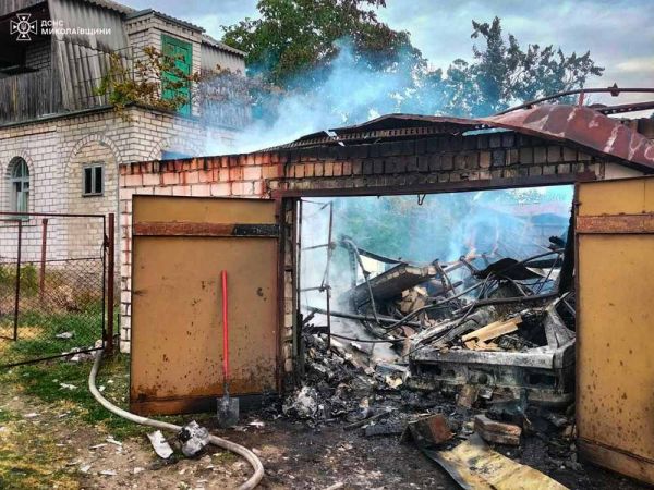 Под Николаевом сгорели дача и два легковых автомобиля