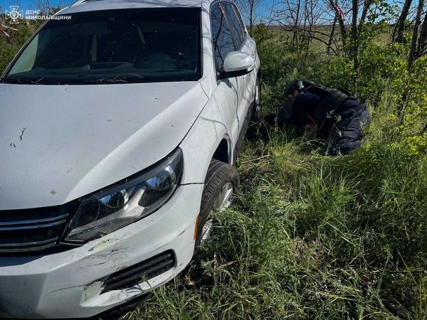 Под Снигиревкой Volkswagen Tiguan слетел с трассы на минное поле