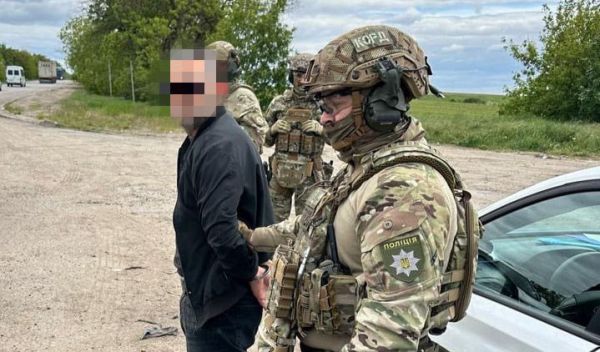 По 8 тысяч с уклониста: задержаны двое николаевецев, которые переправляли мужчин заграницу