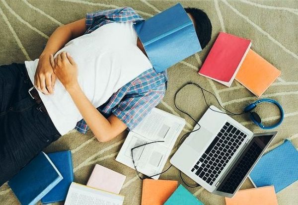 Мобилизация студентов 2024 года: кого могут призвать в ближайшее время, а кого выпустят за границу