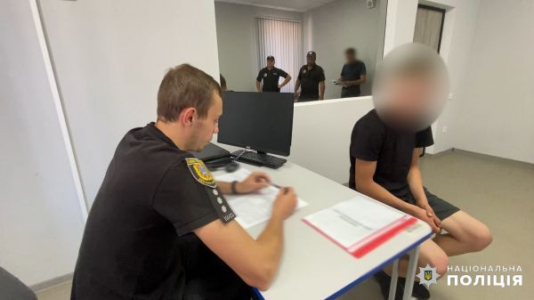 Подростков, которые сожгли микроавтобус и внедорожник военных, поймали в Николаевской области