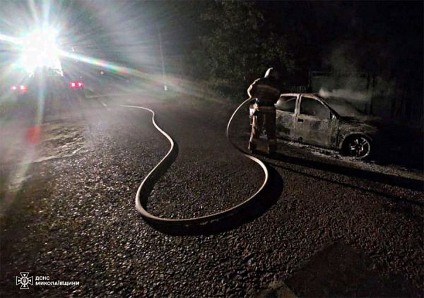 Ночью на дороге Ульяновка-Николаев сгорел «Опель»