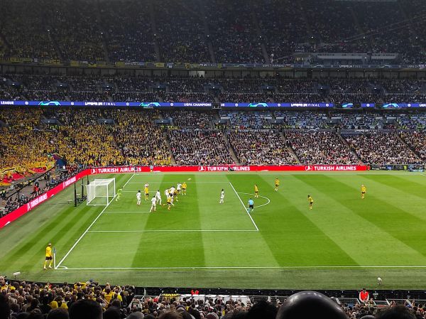Финал Лиги чемпионов на Уэмбли. Первый тайм отыграли